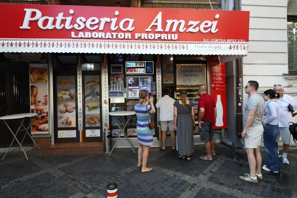 Patiserie de colț cu plăcinte și produse de panificație